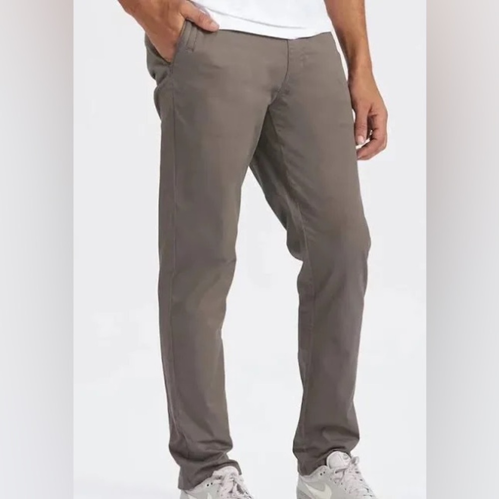Vuori Collins Chino Pants in Grey, size 28. Style v433.